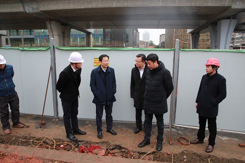 副市长宋铀一行调研我司洪都大路构筑立面综合刷新工程